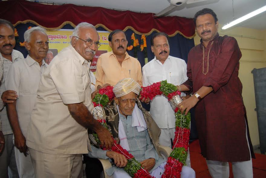 ಖಾಸಗಿ ಕಂಪನಿಗಳ ಧೋರಣೆ, ಎಚ್ಚೆತ್ತುಕೊಳ್ಳಬೇಕಾದ ಸರಕಾರ: ಬಂಜಗೆರೆ ಜಯಪ್ರಕಾಶ್